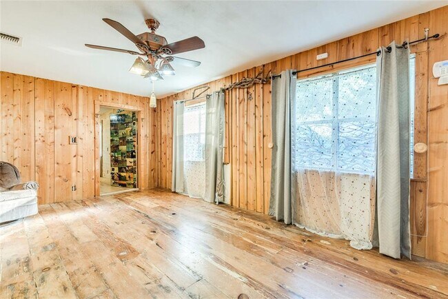 Building Photo - 501 Engelke Rd