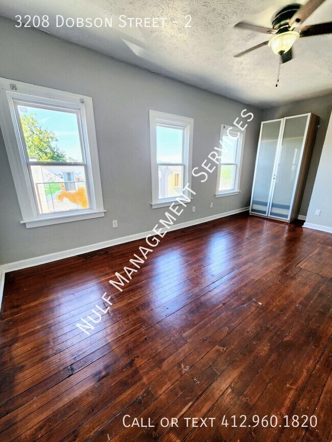 Foto del edificio - 3208 Dobson St