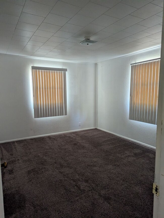 Building Photo - 305H