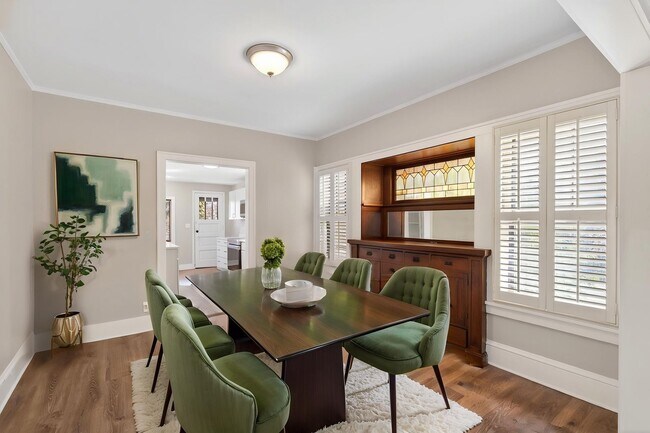 Foto del edificio - 4 Bedroom Uptown Luxury Meets Historic Charm!