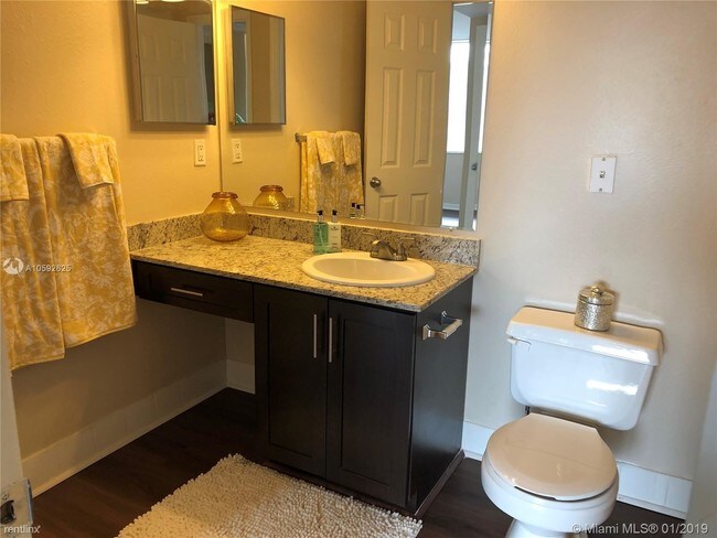 Foto del edificio - 1 br, 1 bath  - 1510 NW 128th Dr Apt 305