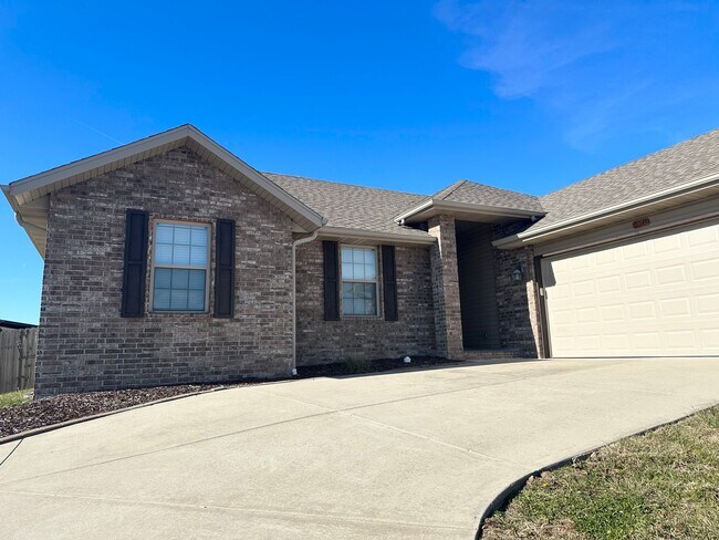 Foto del edificio - Your Dream 3-Bed, 2-Bath Brick Haven