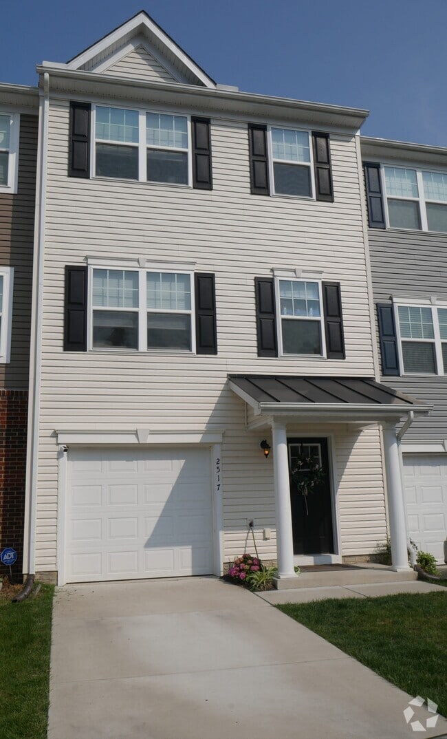Building Photo - 2517 Drake Ln