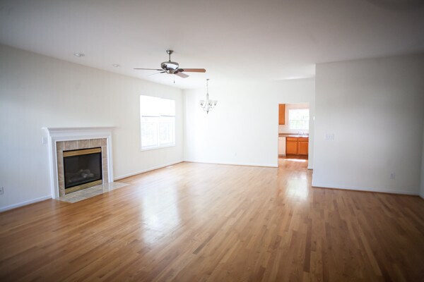 Building Photo - Spacious Parkside House