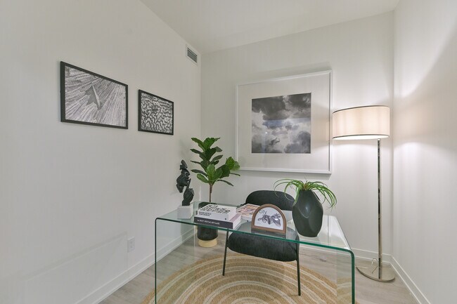 Photo du bâtiment - 8119 Birchmount Rd