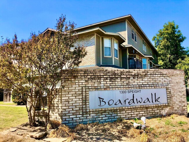 Foto del edificio - Boardwalk Condominium, Near Downtown