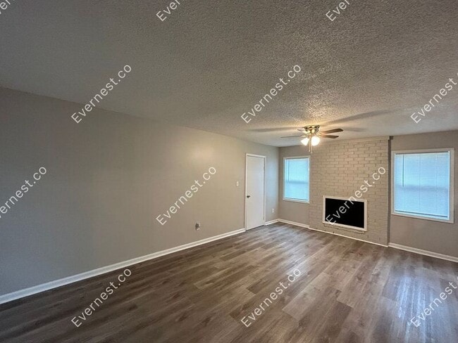 Building Photo - 3060 Fairmeadow Dr