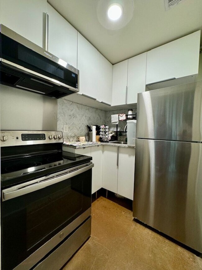 Building Photo - One Bedroom Studio Utilities included