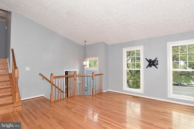 Building Photo - 7932 Carriage Dr
