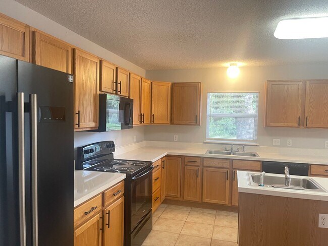 Foto del edificio - Beautiful 4 Bedroom, 3.5 Bath, 2 Car Garag...