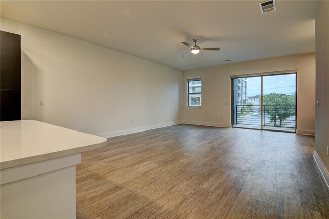 Foto del edificio - 6400 Washington St
