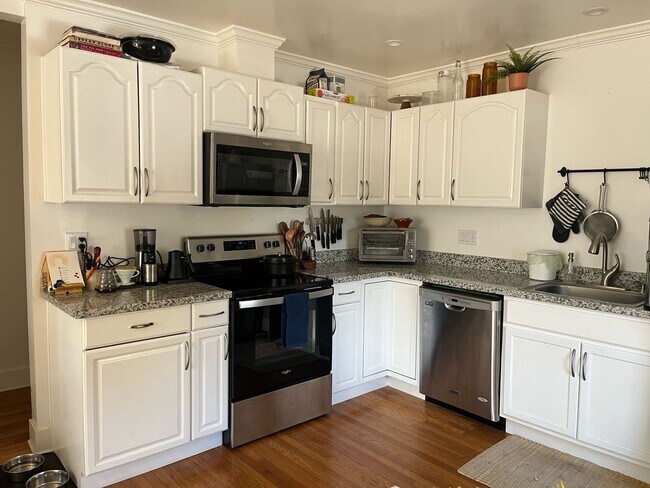 Building Photo - 1039 Channing