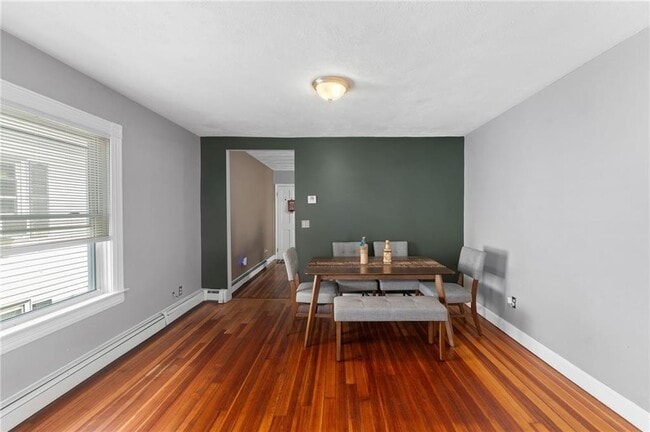 Building Photo - 360 Weeden St