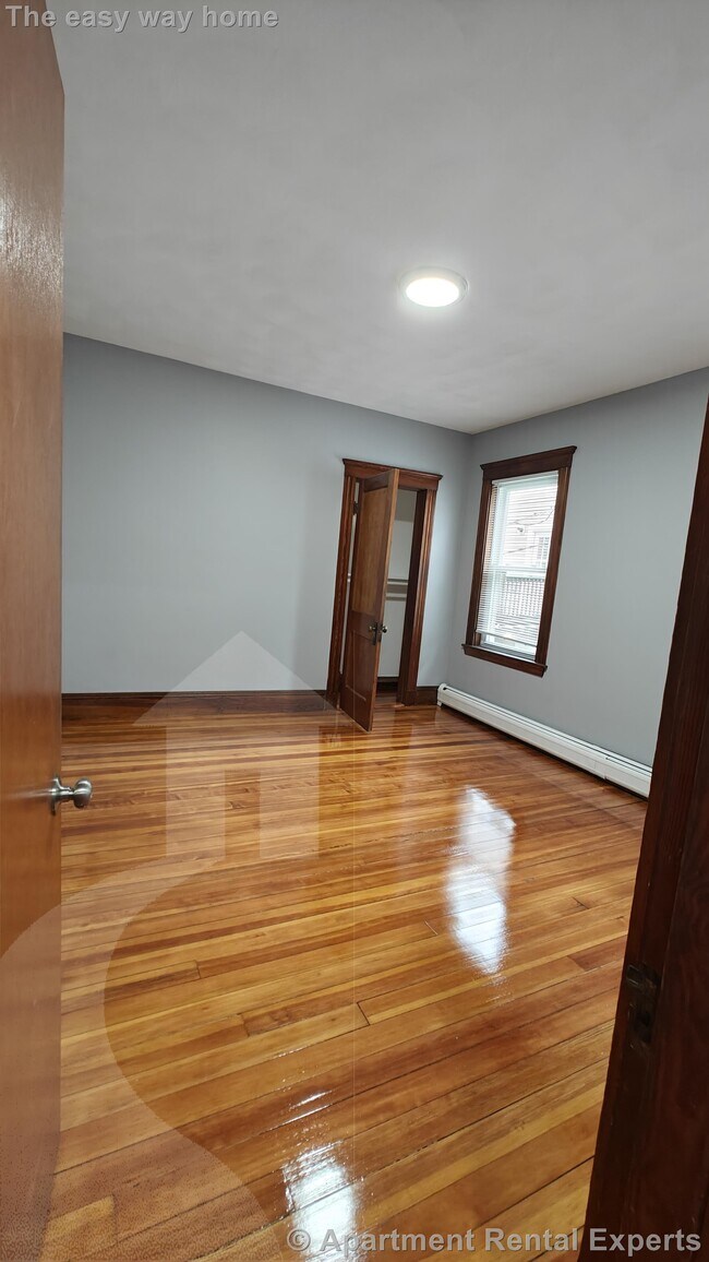 Building Photo - 56 Lambert St