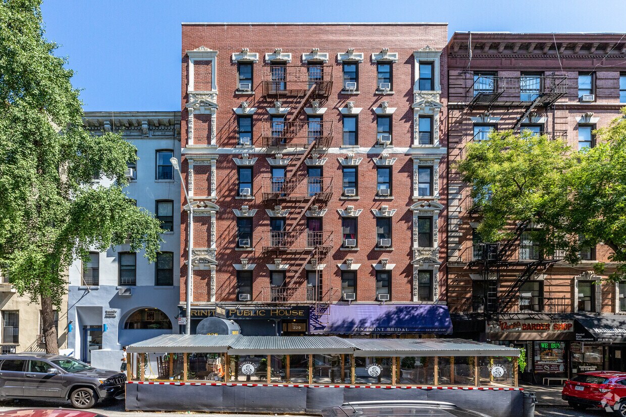 Building Photo - 229 E 84th St