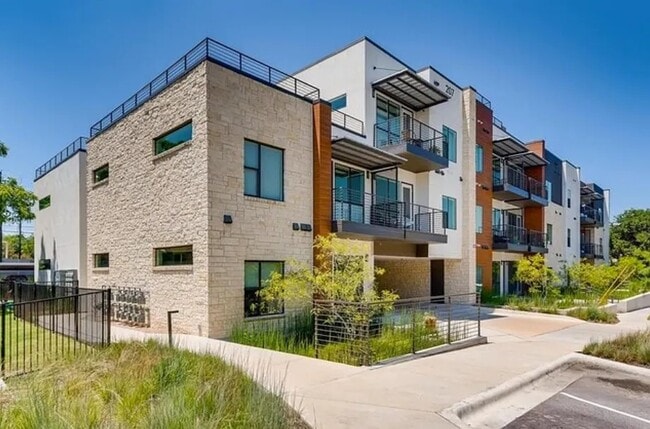 Building Photo - 207 W Johanna St