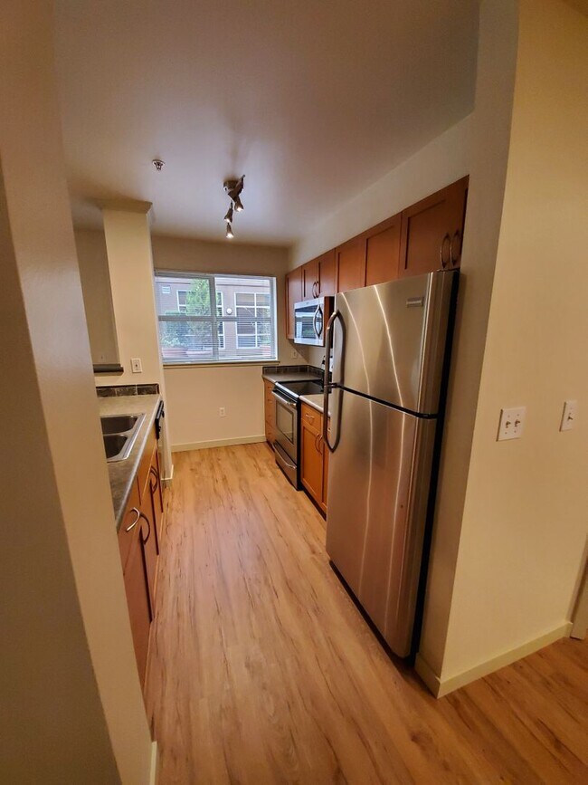 Building Photo - Downtown Bellevue 2 bed, 2 bath with Updat...