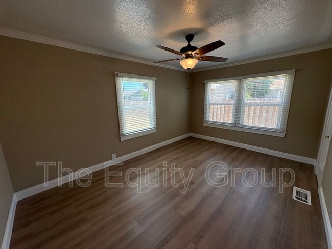 Building Photo - 741 E Apricot Ave