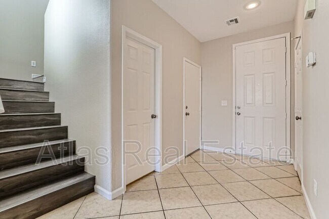 Foto del edificio - 844 Sheerwater Ave