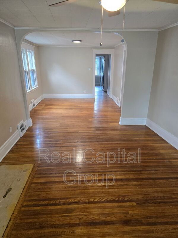 Building Photo - 71 Ivanhoe Rd