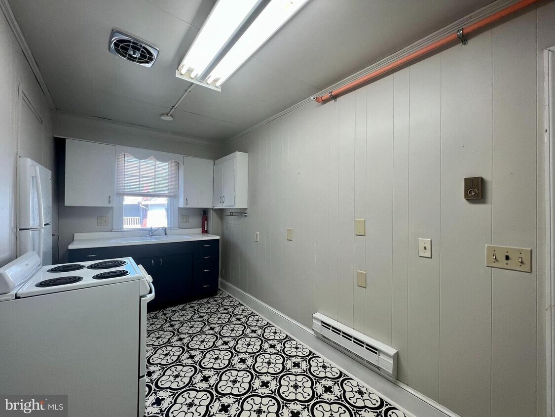 326 E Liberty St Unit 5, Charles Town, WV 25414 Room for Rent in