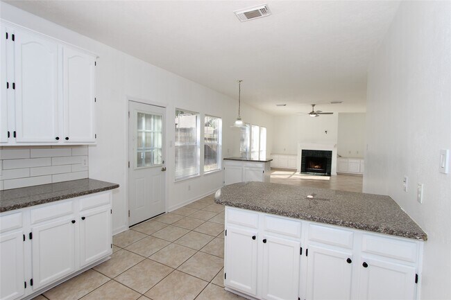 Building Photo - 3311 Twelve Oaks Ln
