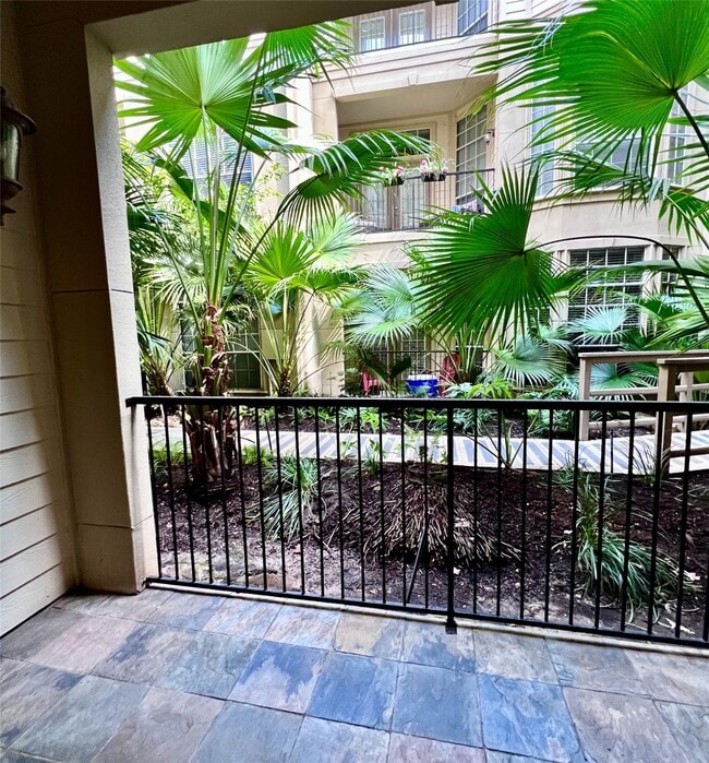 Building Photo - 5353 Memorial Dr