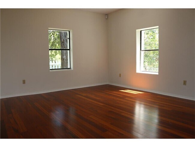 Foto del edificio - 1166 Ridgeway Dr