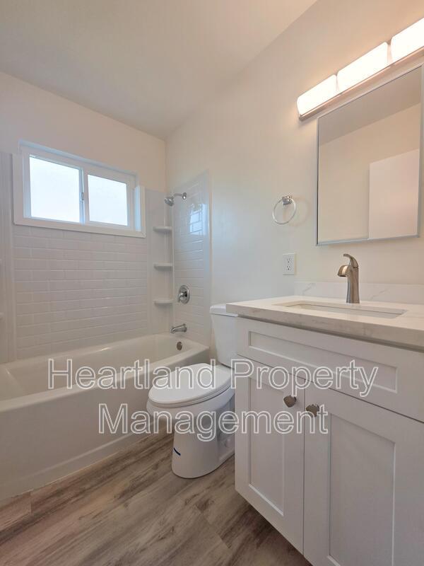 Building Photo - 1484 Hemlock Ave