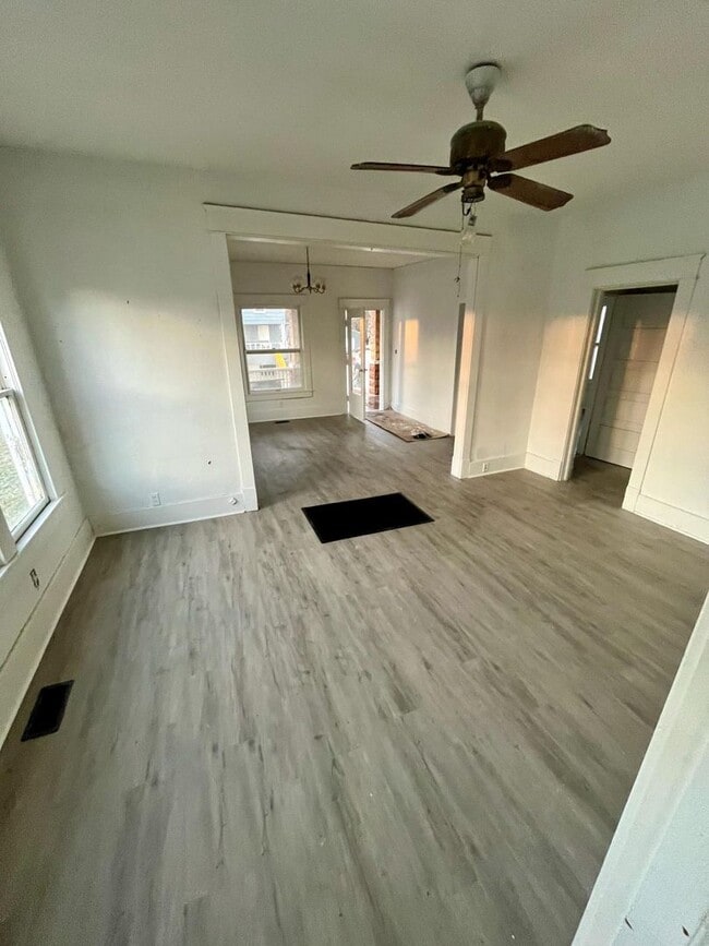 Building Photo - Charming 3BR Home with Spacious Front Porch – Only $875/mo!