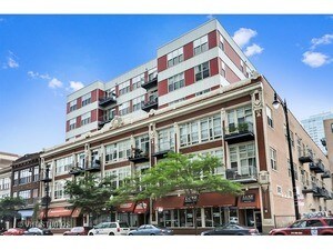 Primary Photo - 1631 S Michigan Ave