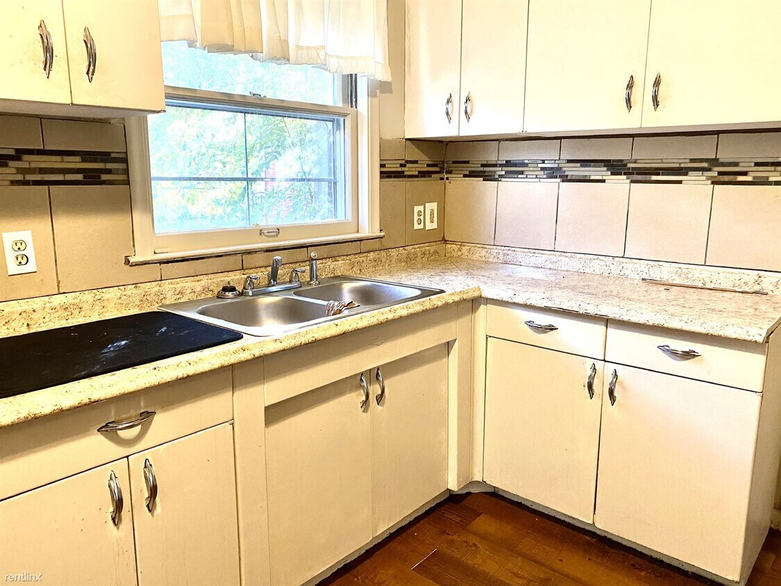 Foto del edificio - 4 br, 1 bath House - 3018 Menominee Ave