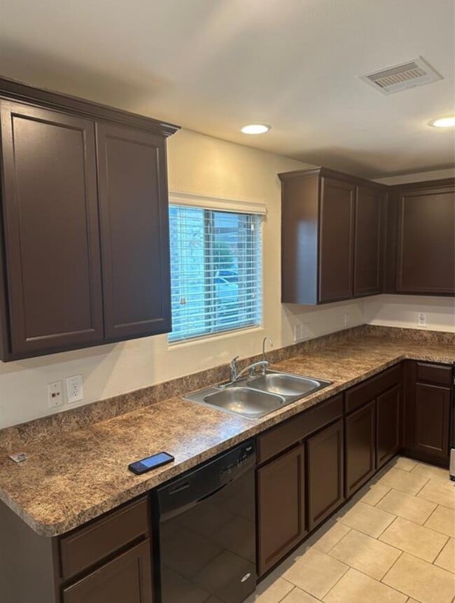 Building Photo - 20139 Linden Spruce Ln