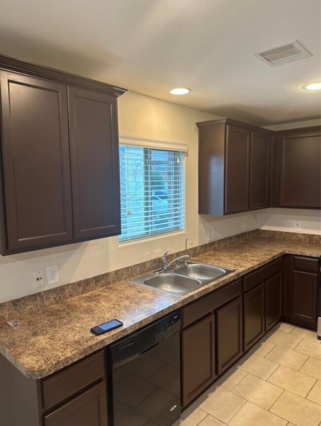 Foto del edificio - 20139 Linden Spruce Ln