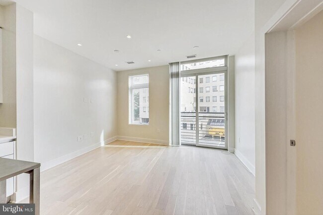 Foto del edificio - 1745 N St NW