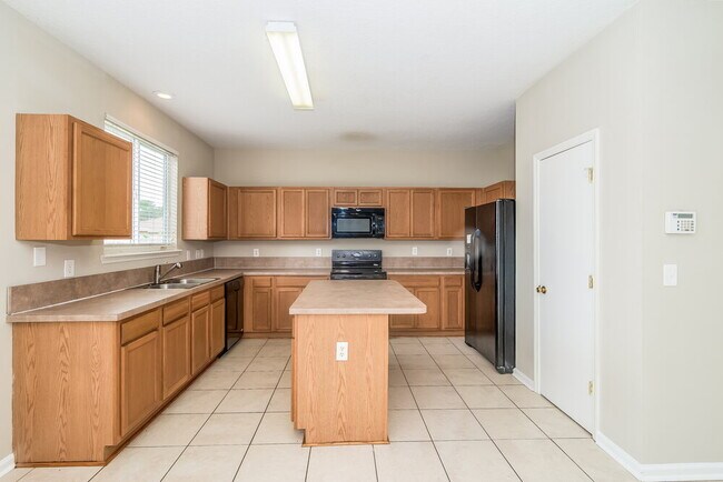 Foto del edificio - 2300 Justin Lake Dr