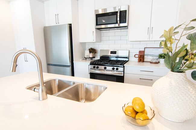 Building Photo - Unit 1B | Upper Level | 2 Bedroom, 1 Bathroom