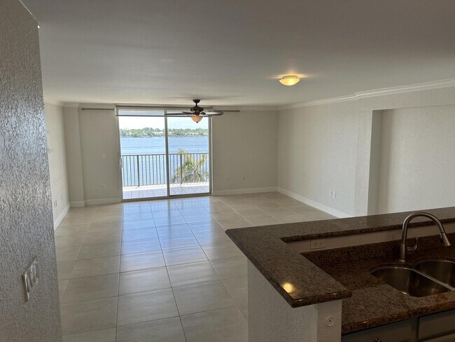 Building Photo - 1801 N Flagler Dr