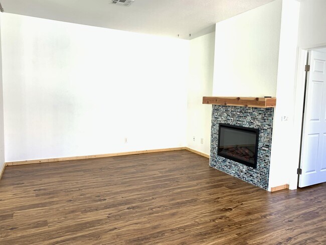 Building Photo - 10864 Sabre Hill Dr