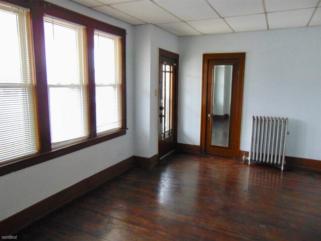 Building Photo - 2 br, 1 bath  - 3827 Trowbridge St Apt A