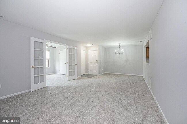 Building Photo - 17 Canterbury Ct