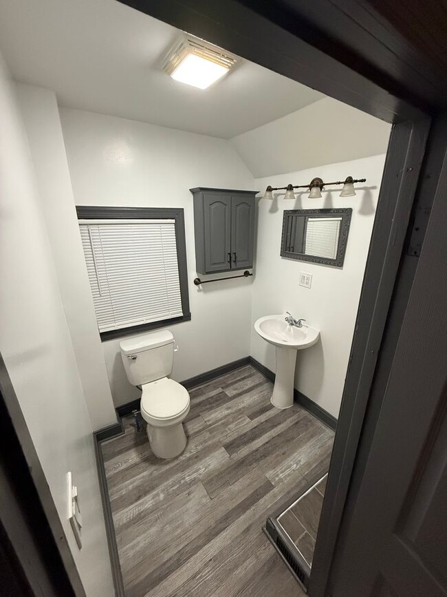 Building Photo - 11 Hallenbeck Ave