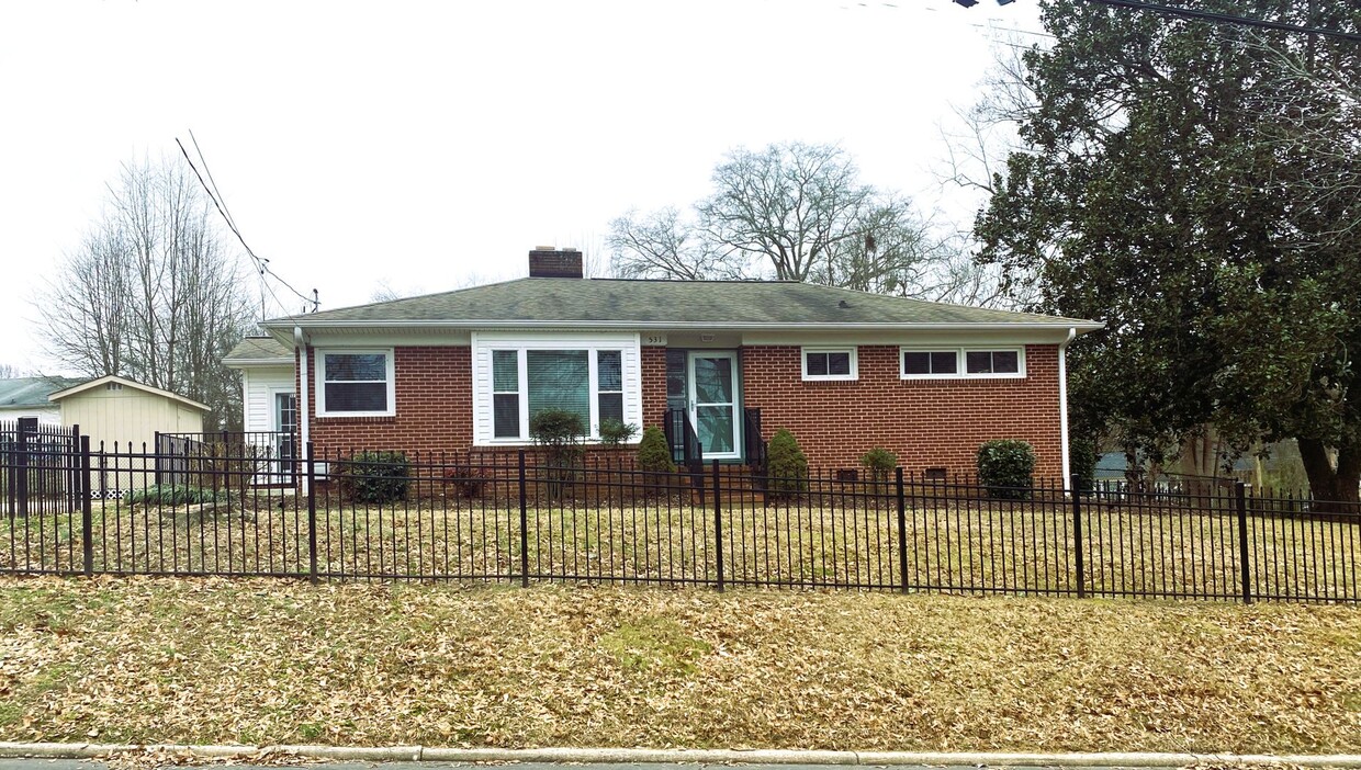 Lincolnton Downtown! Completely Renovated... - Lincolnton Downtown!  Completely Renovated...