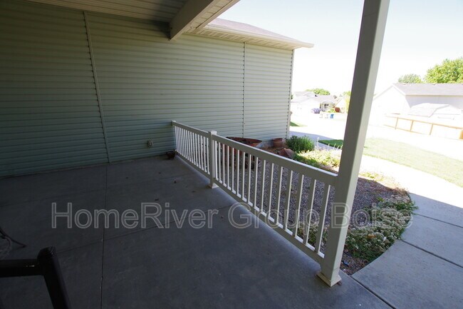 Building Photo - 439 W Wycliff Dr