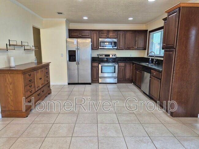 Foto del edificio - 143 SW Tulip Blvd