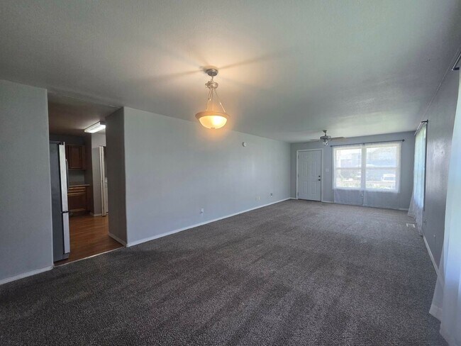 Foto del edificio - 906 Whitetail Ct