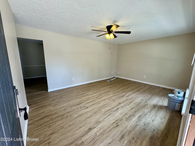 Building Photo - 8413 Cloverport Dr
