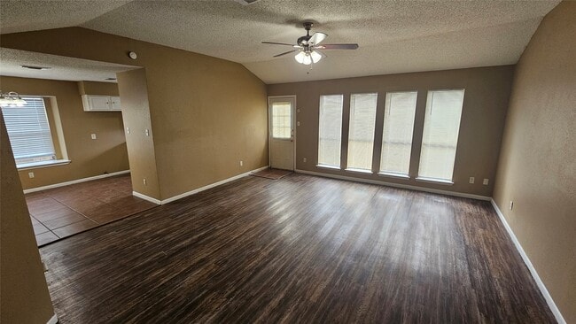 Foto del edificio - 4250 Southchase Ln