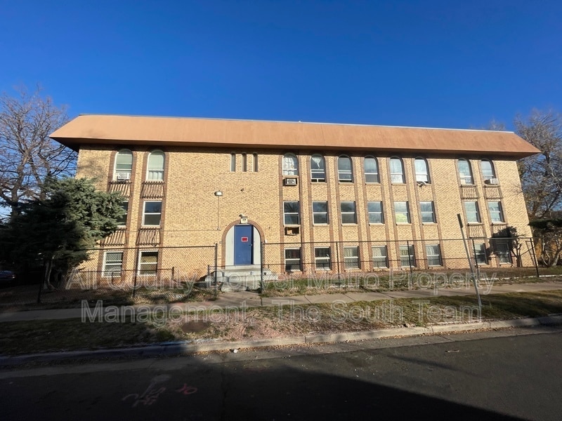 Building Photo - 1590 Clinton St