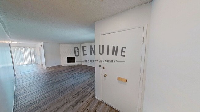 Building Photo - 1107 W Memory Ln